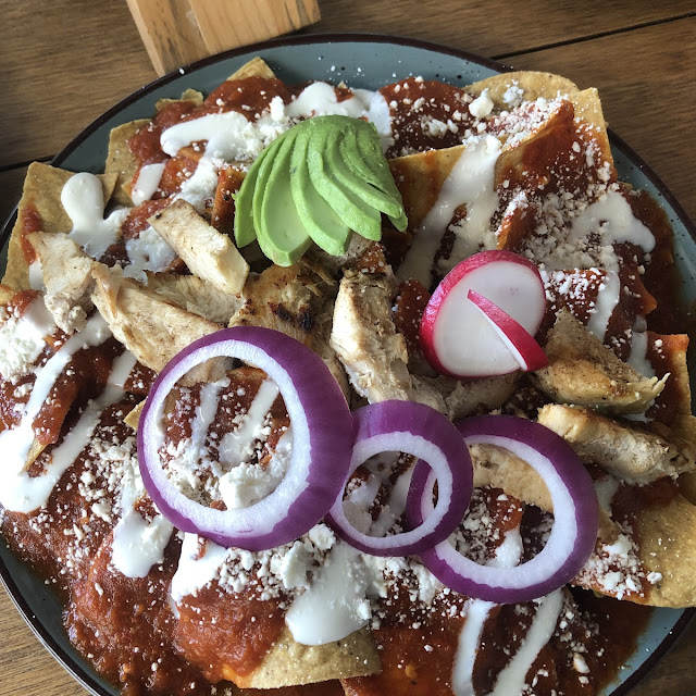 Chilaquiles de Pollo Rojos