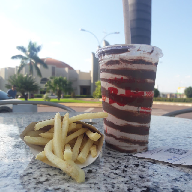 Batata Frita Com Milk Shake de Nutella