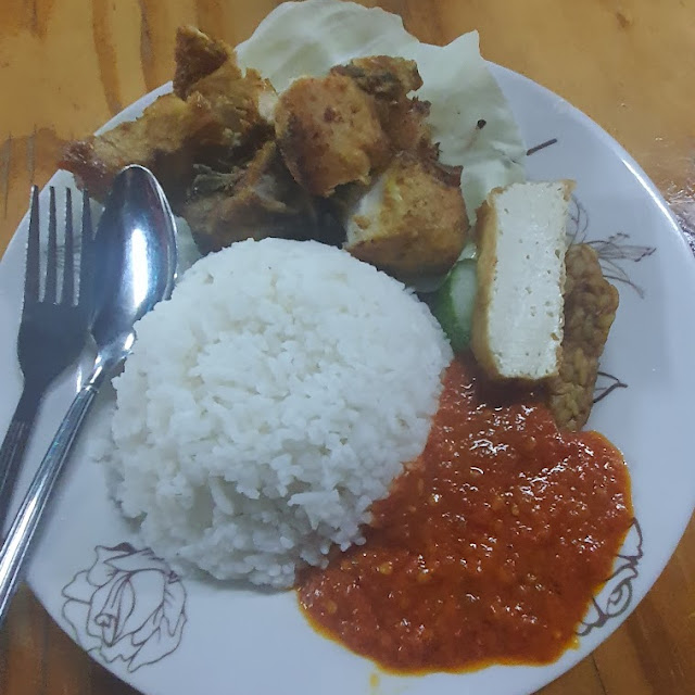 Nasi Ayam Penyet