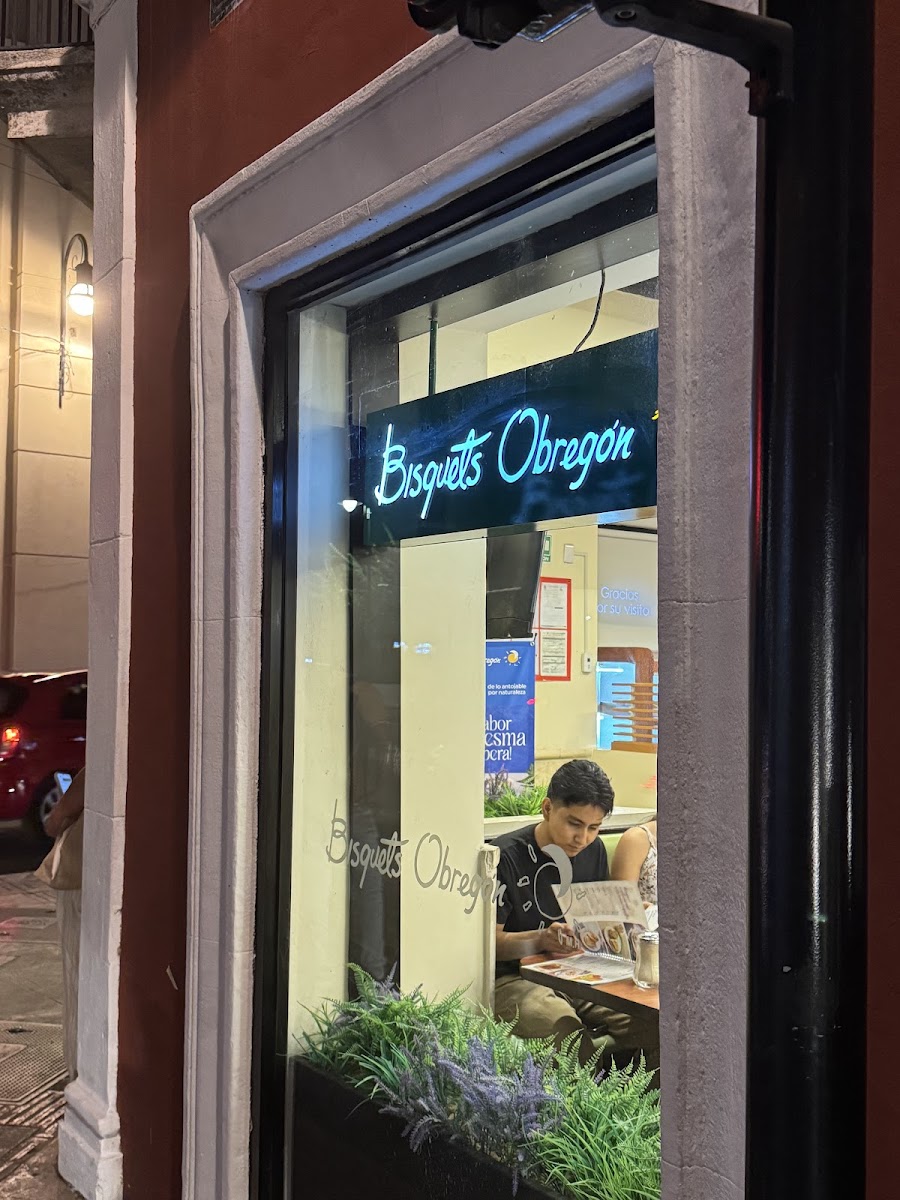 Los Bisquets Obregon