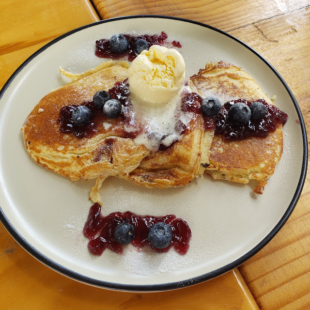 Panquecas Com Sorvete E Geleia de Frutas Vermelhas