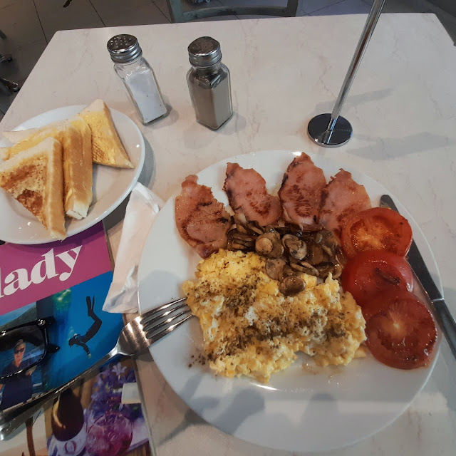 Big Breakfast with Toast