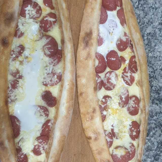 Pide Mit Sucuk & Gouda