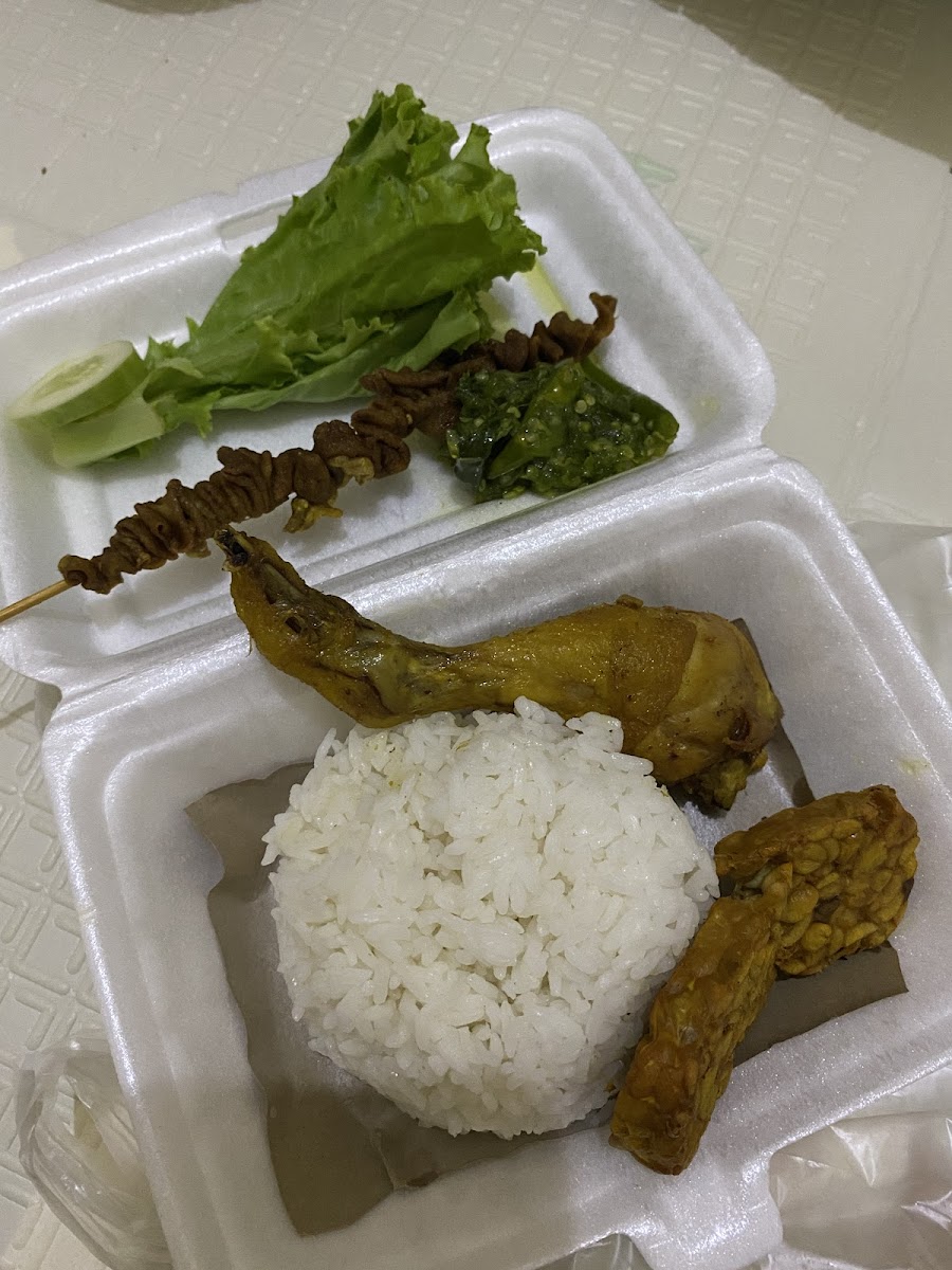 Ayam Geprek Sambal Ijo 'Dua Putri'