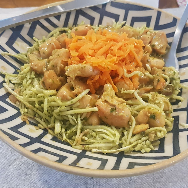 Macarrao de Palmito Com Molho Pesto E Frango