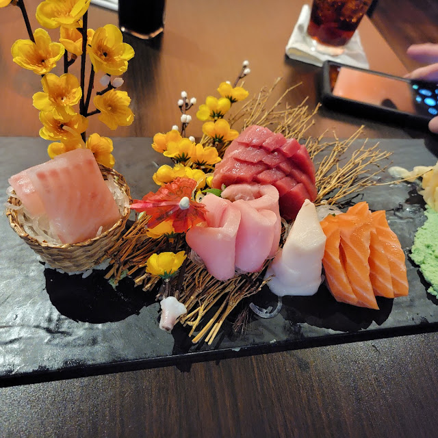 Sashimi Deluxe 16 Pieces