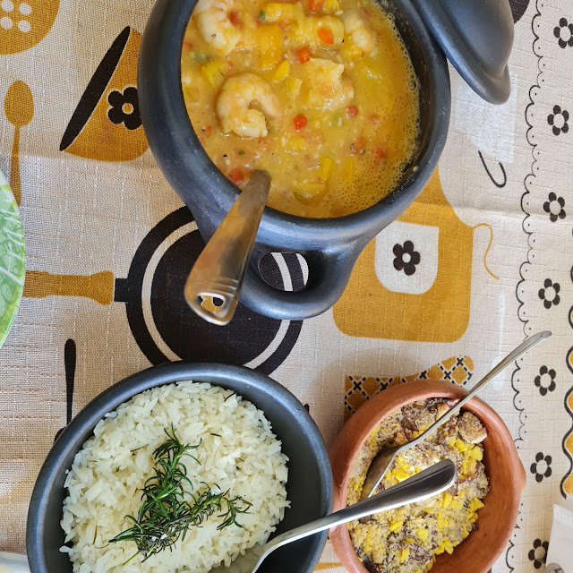 Bobó de Camarão Com Farofa de Banana E Arroz Com Alecrim Super Saboroso