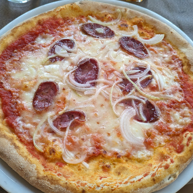 Pizza Salsiccia Secca E Cipolle