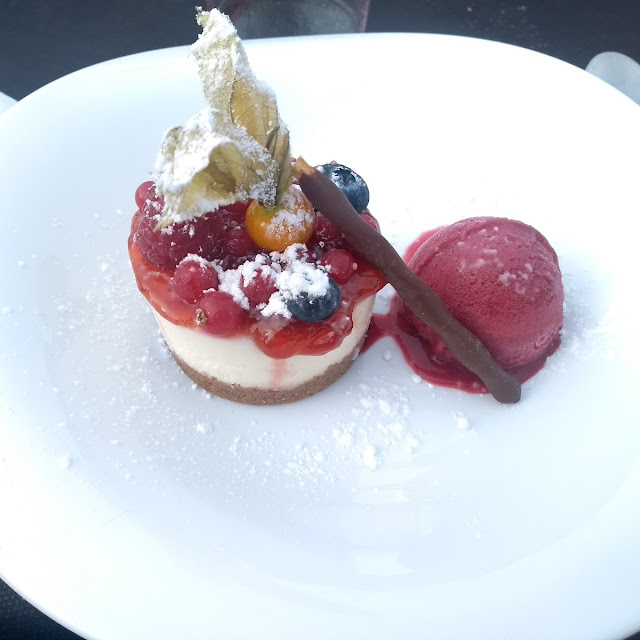 Tarta de Queso Y Sorbete de Frambuesa