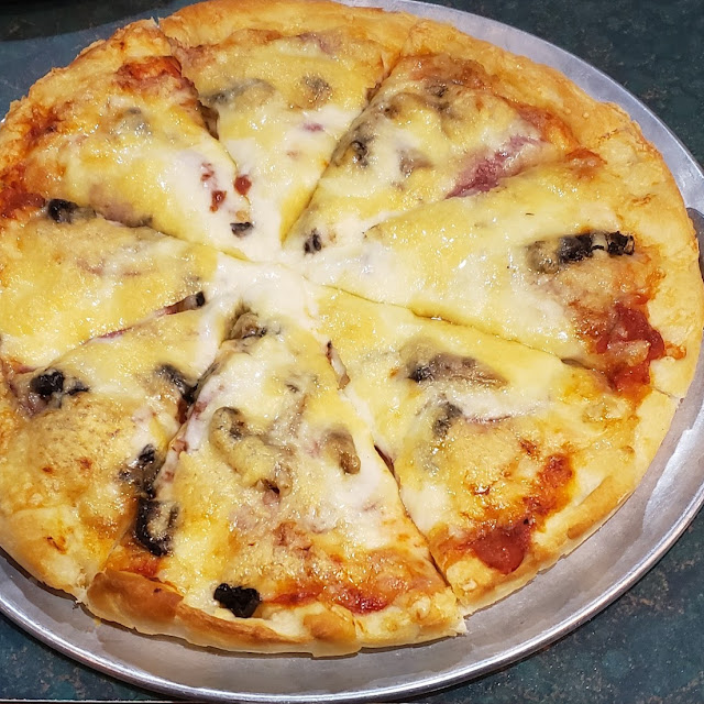 14 Salami & Mushroom Pizza