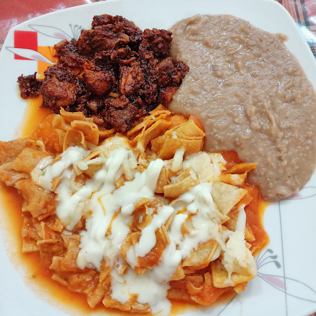 Chilaquiles Rojos Con Asado de Bodas