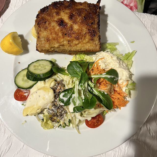 Schweins Cordon Bleu Mit Gemischten Salat
