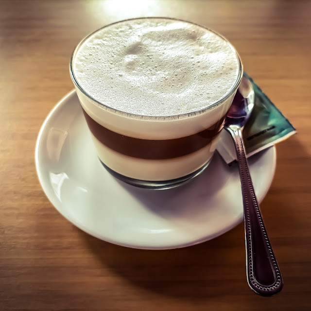 Café Con Leche Tricolor