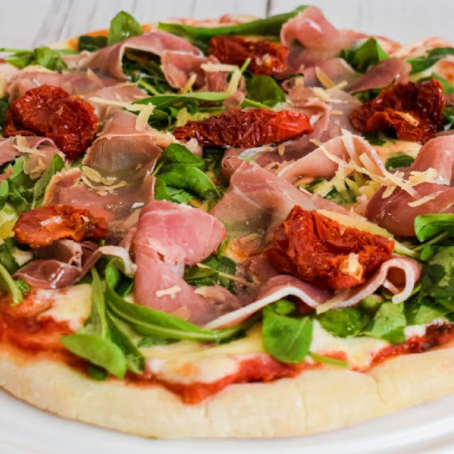 Pizza Con Jamón Crudo