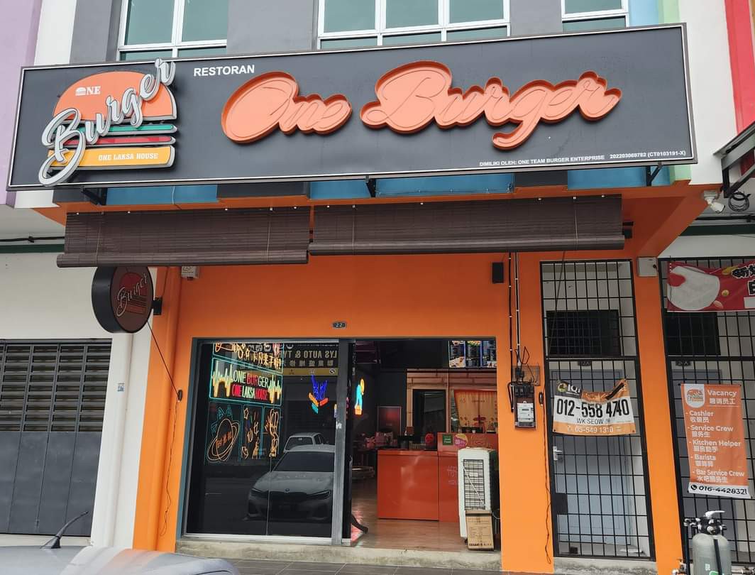One Burger#one laksa house Panorama