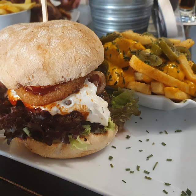 Baconion Burger & Chili Cheese Fries