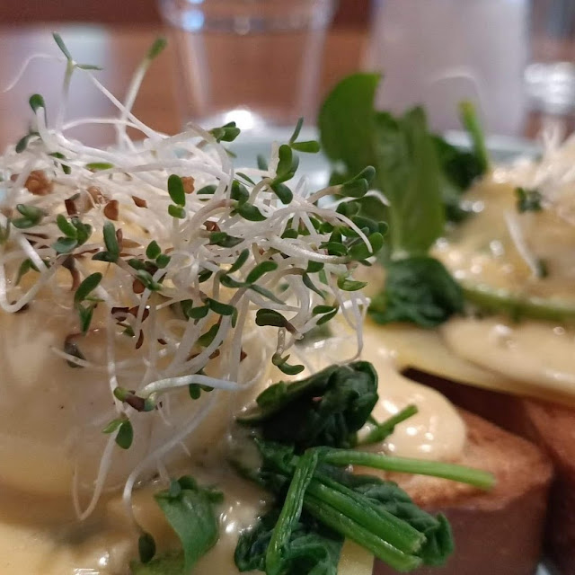 Eggs Benedict